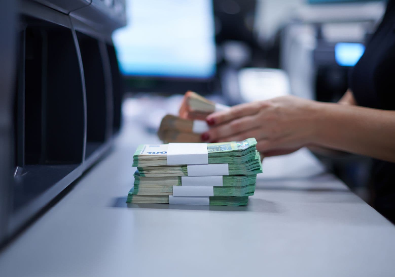 جهاز إيداع نقدي فوري لقبول الدفعات الكبيرة