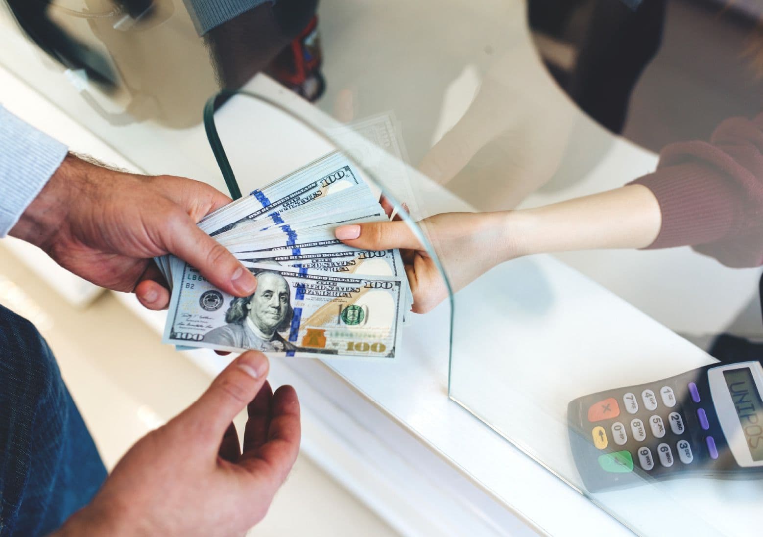 Currency exchange kiosk